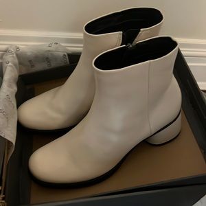 ECCO Sculpted LX 35 Bootie in limestone size 7-7.5, brand new, sold out online